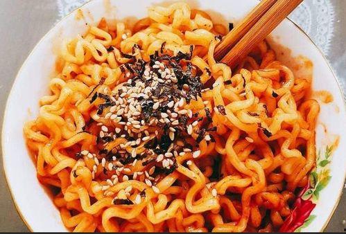 火鸡面配料爆料视频,网红美食背后的秘密大公开  第1张